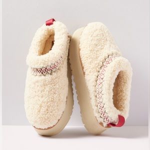 New In Box Ugg Tazz Braid Slippers